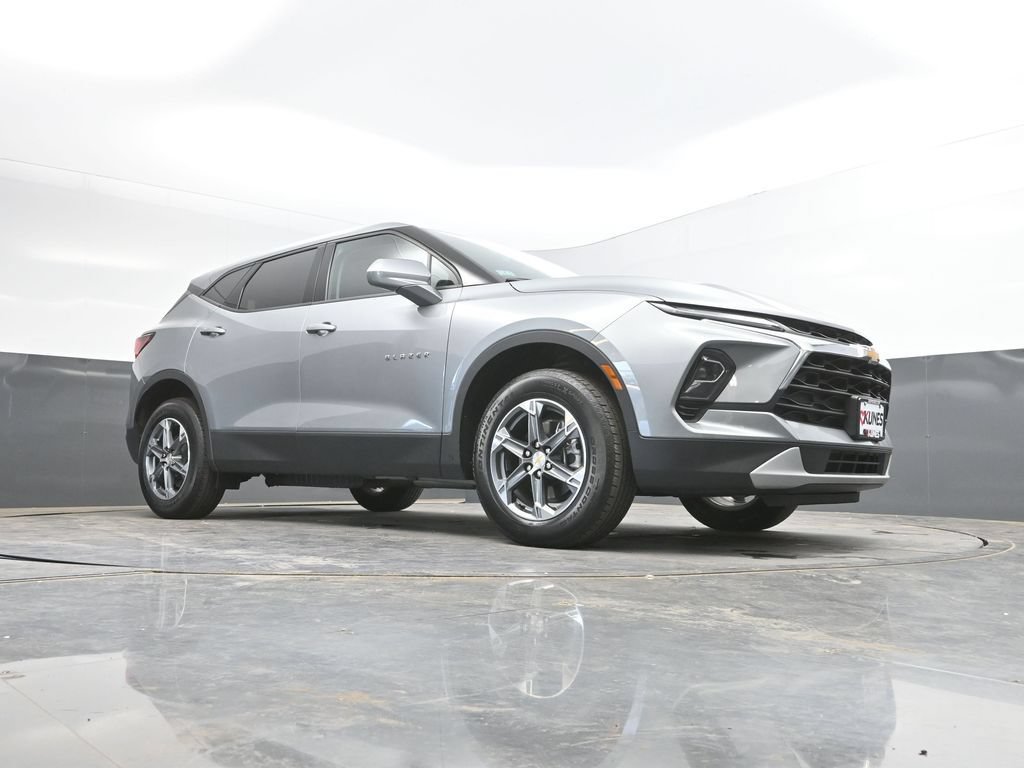 Used 2025 Chevrolet Blazer LT FWD image 29