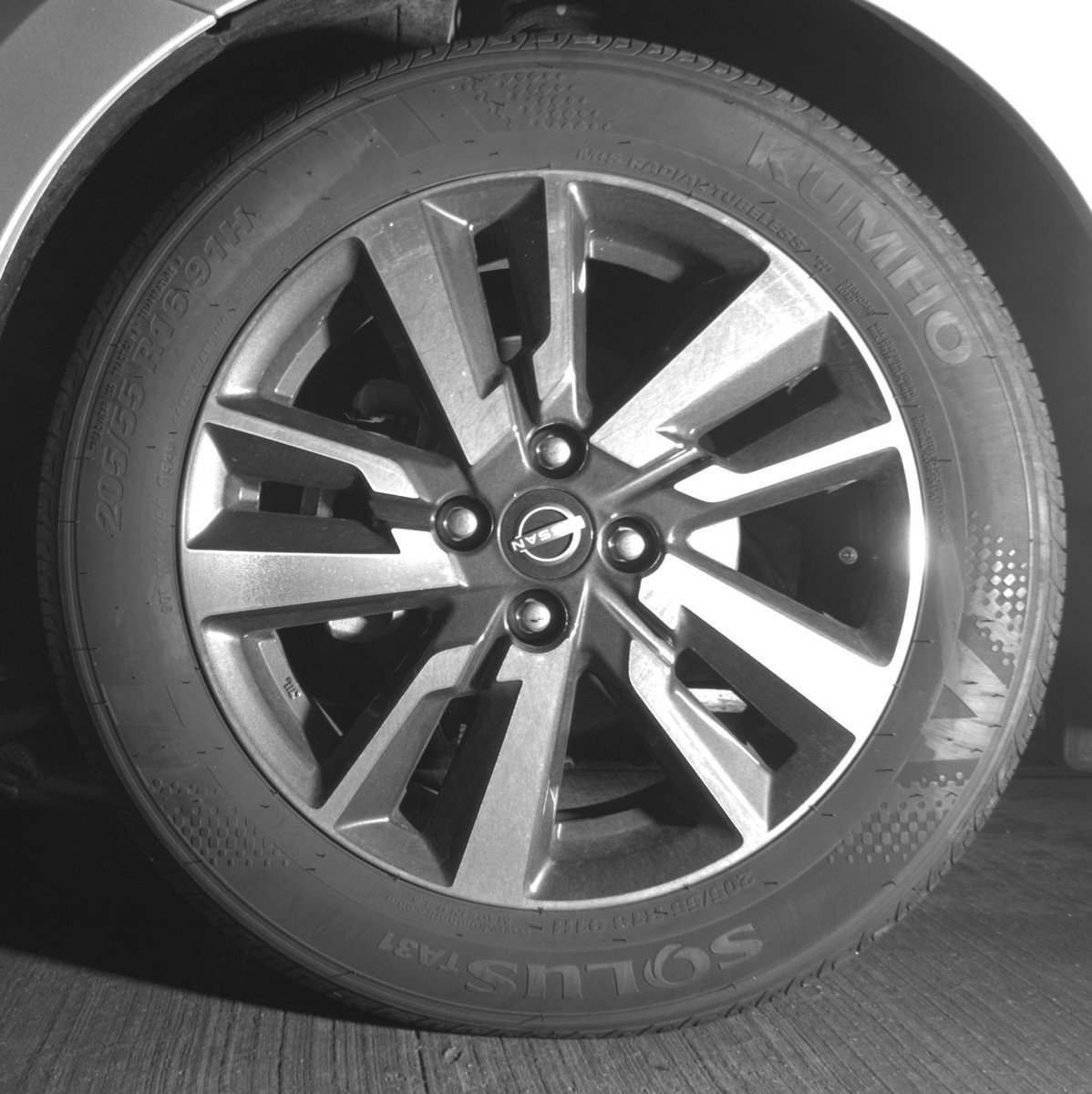 Used 2025 Nissan Versa SV image 12