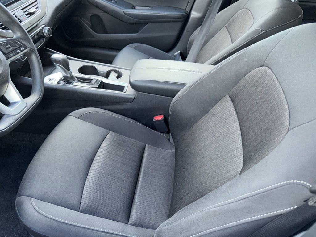 Used 2025 Nissan Altima 2.5 SV FWD image 9