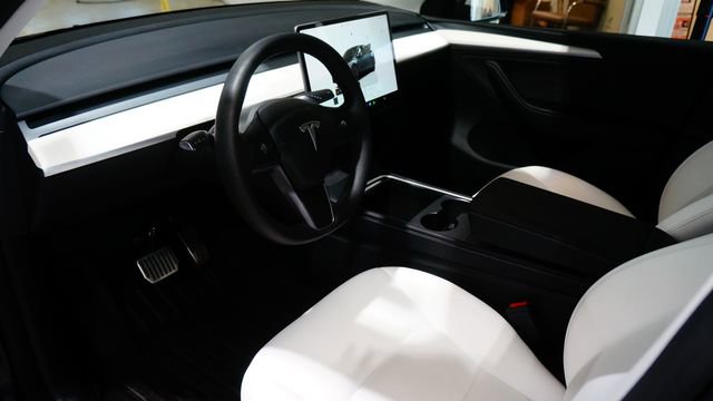 Used 2024 Tesla Model Y Long Range image 10