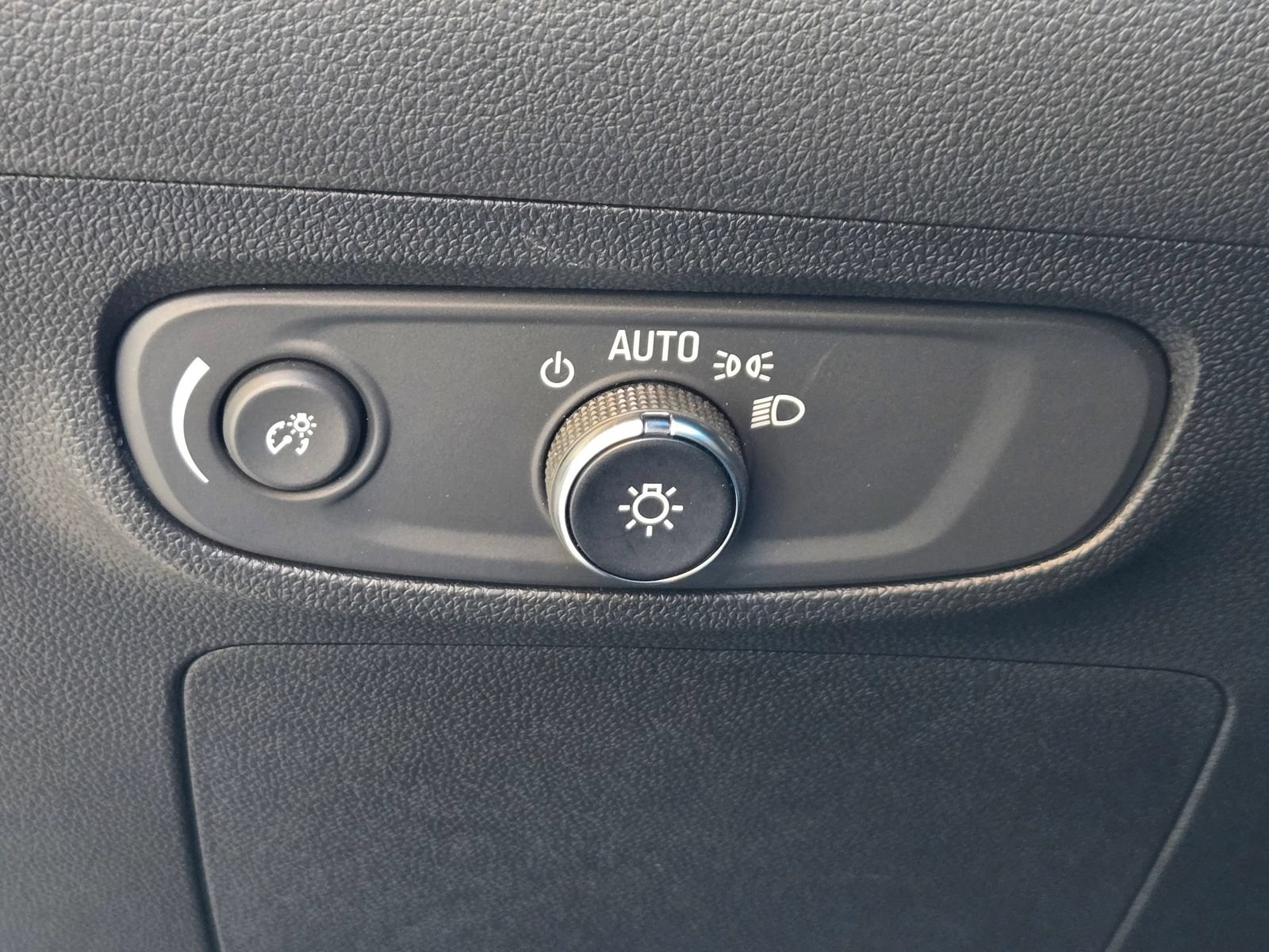 Used 2025 Buick Encore GX Sport Touring w/ Comfort Package FWD image 21