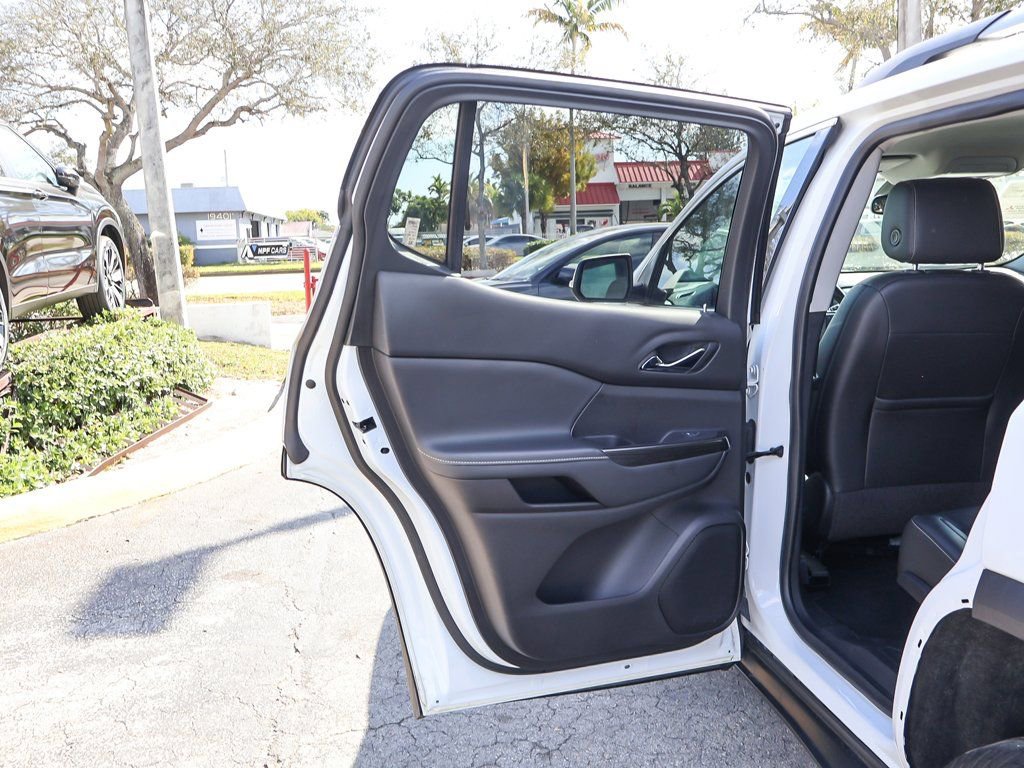 Used 2023 GMC Acadia SLT FWD image 27