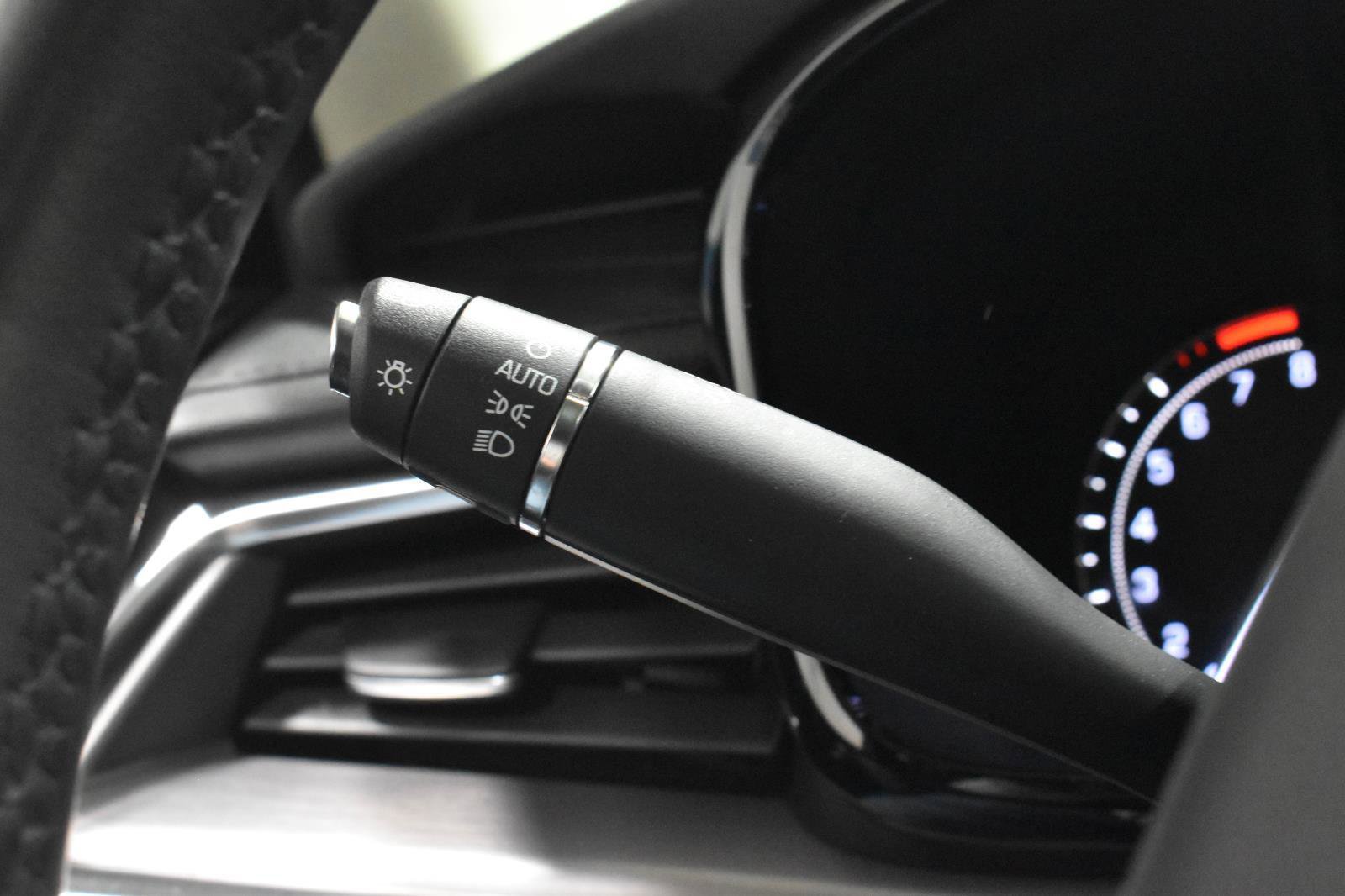 Used 2018 Cadillac XT5 Luxury w/ Driver Awareness Package image 11