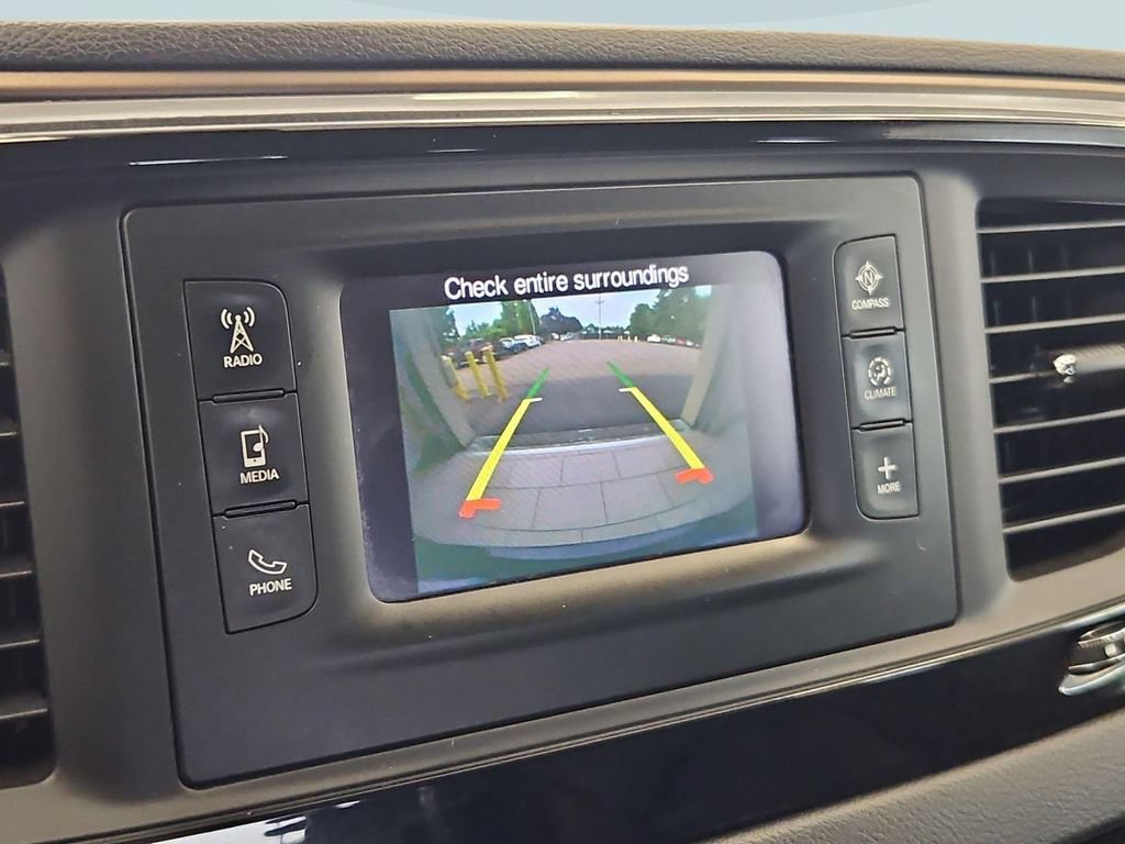 Used 2017 Chrysler Pacifica Touring-L FWD image 19