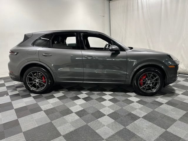 Used 2025 Porsche Cayenne S AWD/4WD image 4
