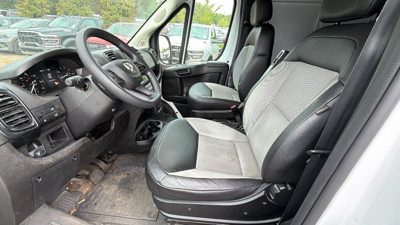 Used 2024 RAM ProMaster 2500 w/ Convenience Group FWD image 17