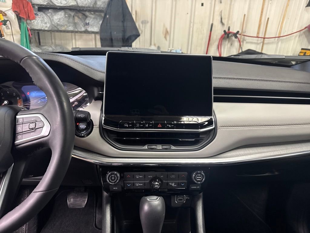 Certified 2024 Jeep Compass Limited image 18