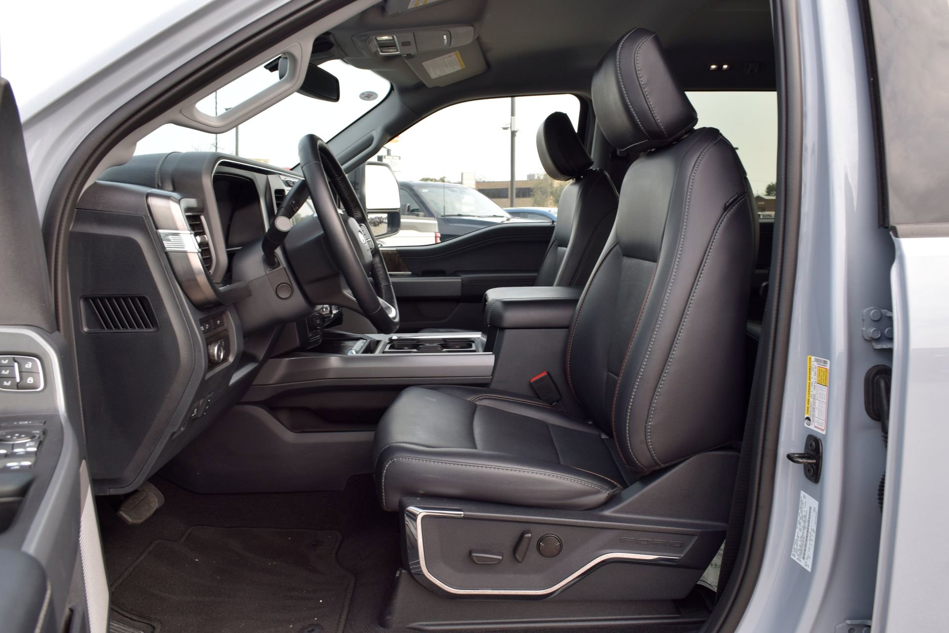 Used 2024 Ford F250 Lariat w/ Black Appearance Package image 18