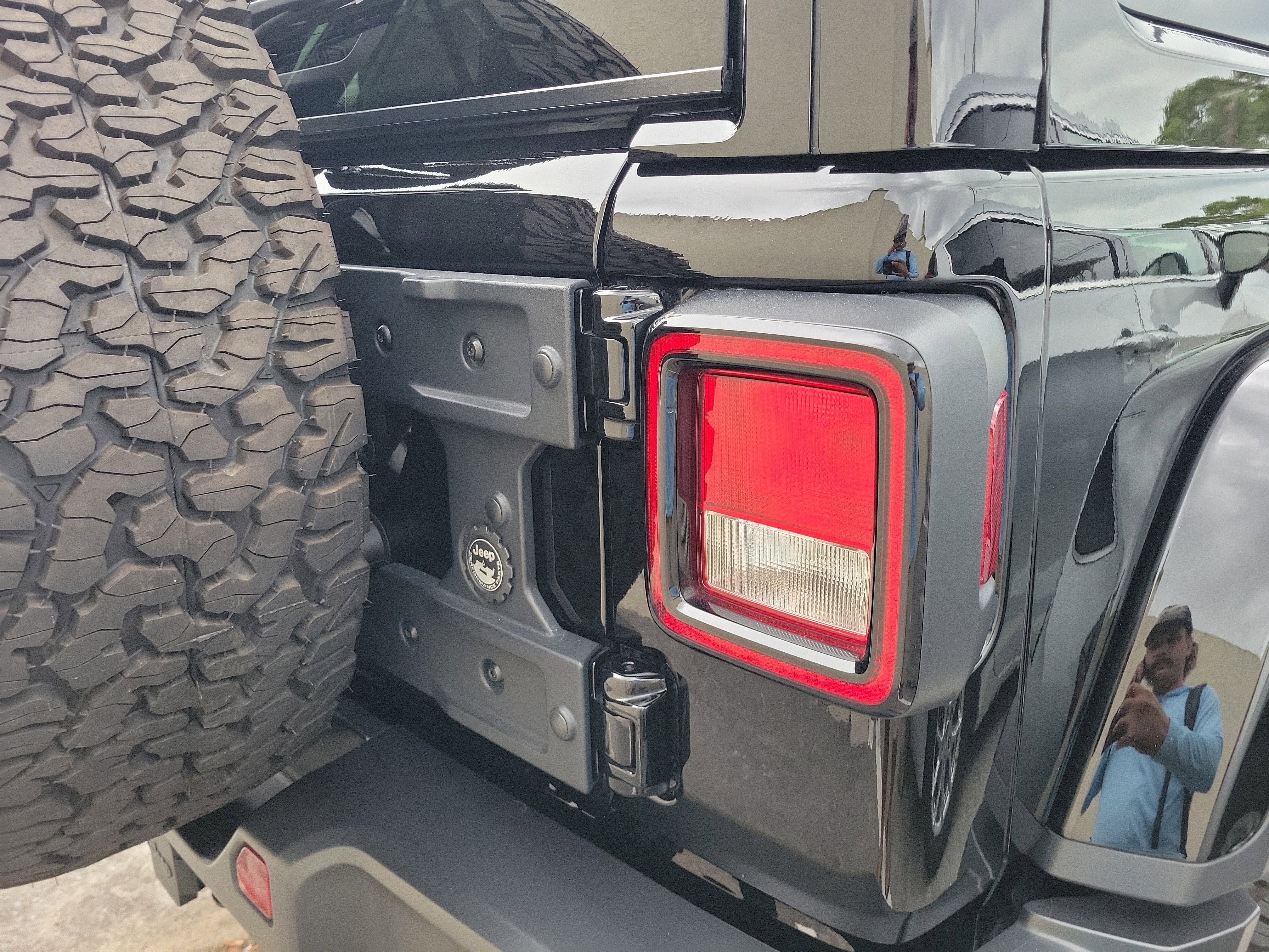 Used 2022 Jeep Wrangler Unlimited Sahara AWD/4WD image 6