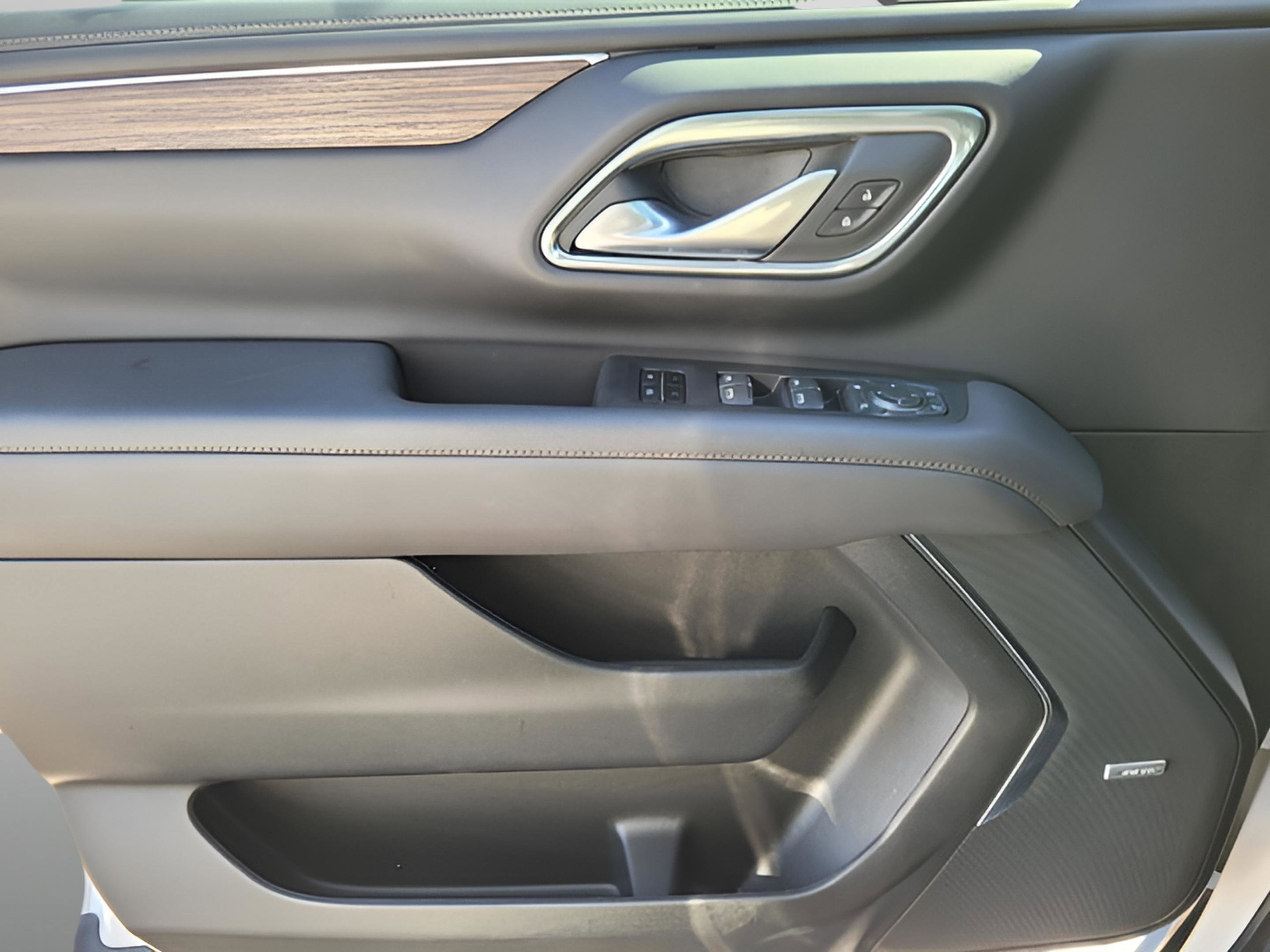 Used 2024 Chevrolet Suburban High Country image 27