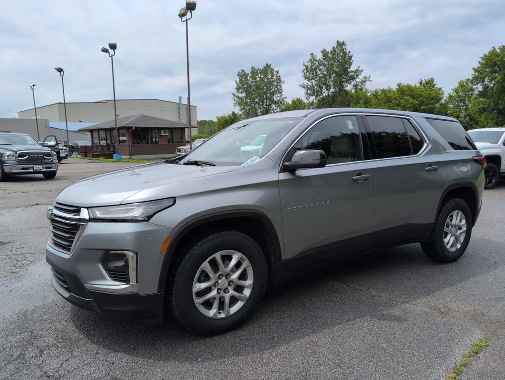 Used 2023 Chevrolet Traverse LS AWD/4WD image 2