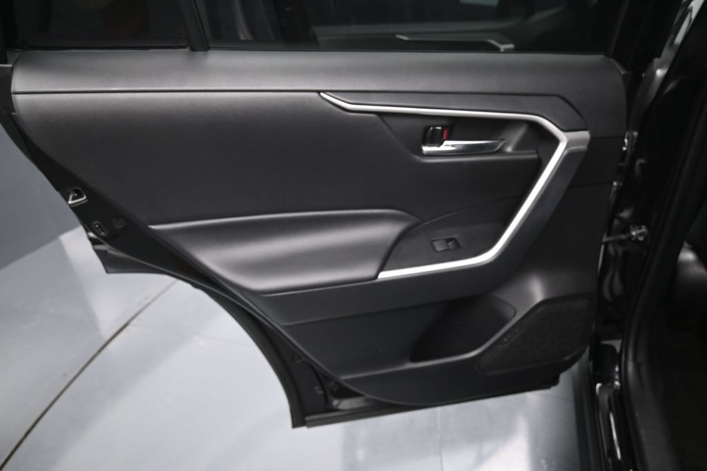 Used 2021 Toyota RAV4 XLE AWD/4WD image 28