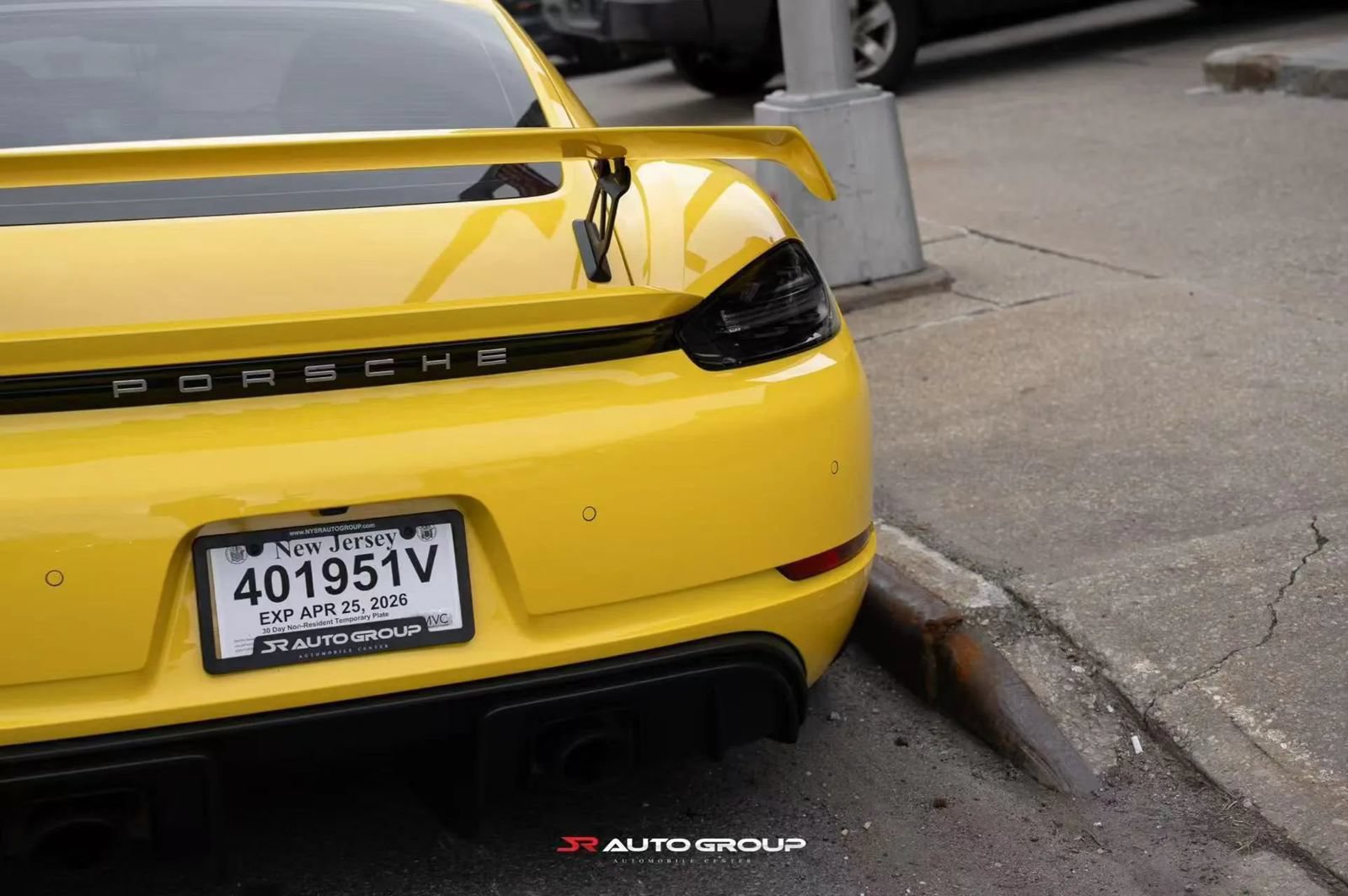 Used 2020 Porsche 718 Cayman GT4 RWD image 12