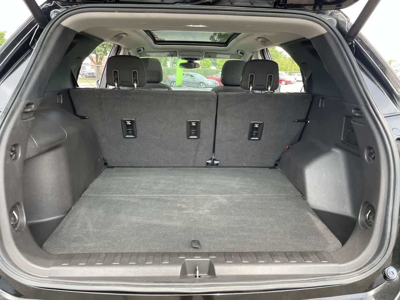 Used 2018 Chevrolet Equinox LT w/ Sun & Infotainment Package FWD image 17