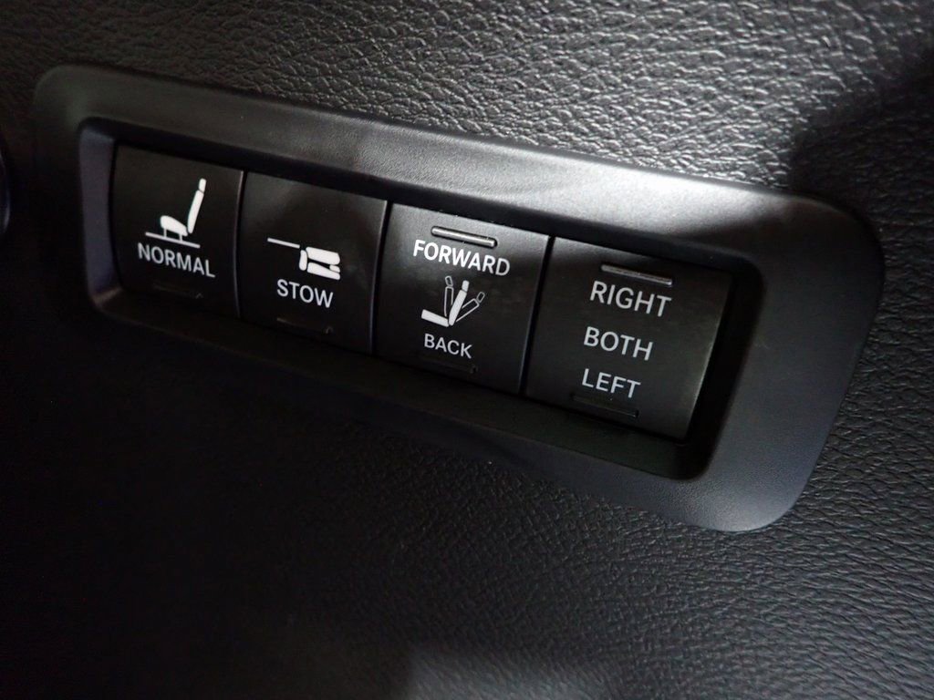 New 2026 Chrysler Pacifica Pinnacle FWD image 21