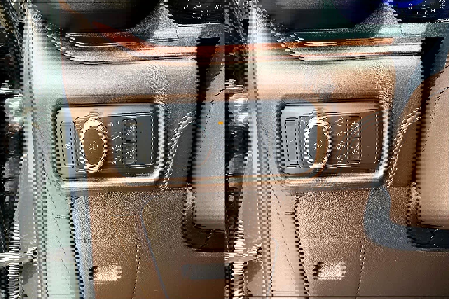 Used 2022 Ford Explorer King Ranch w/ Class IV Trailer Tow Package AWD/4WD image 34