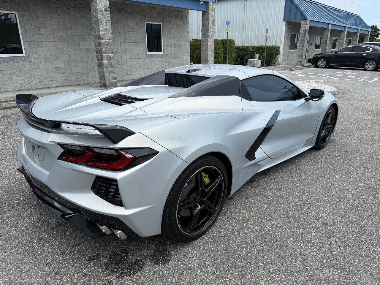 Used 2021 Chevrolet Corvette Stingray Premium Conv w/ Z51 Performance Package RWD image 8
