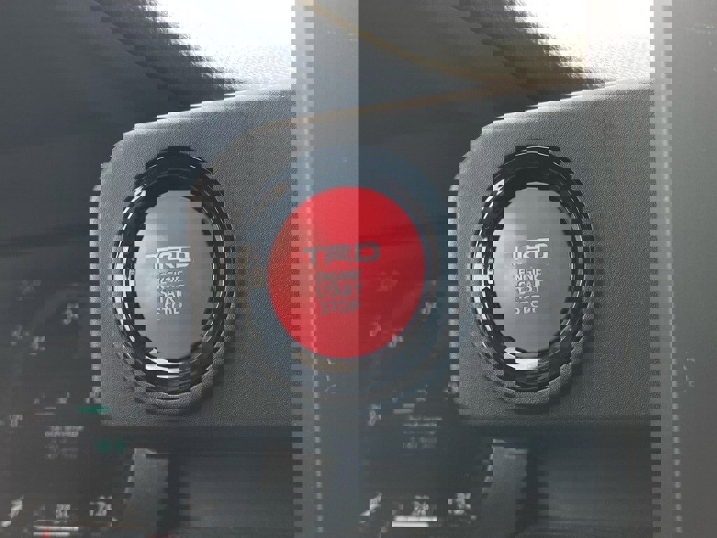 Certified 2025 Toyota Tacoma TRD Off-Road image 24