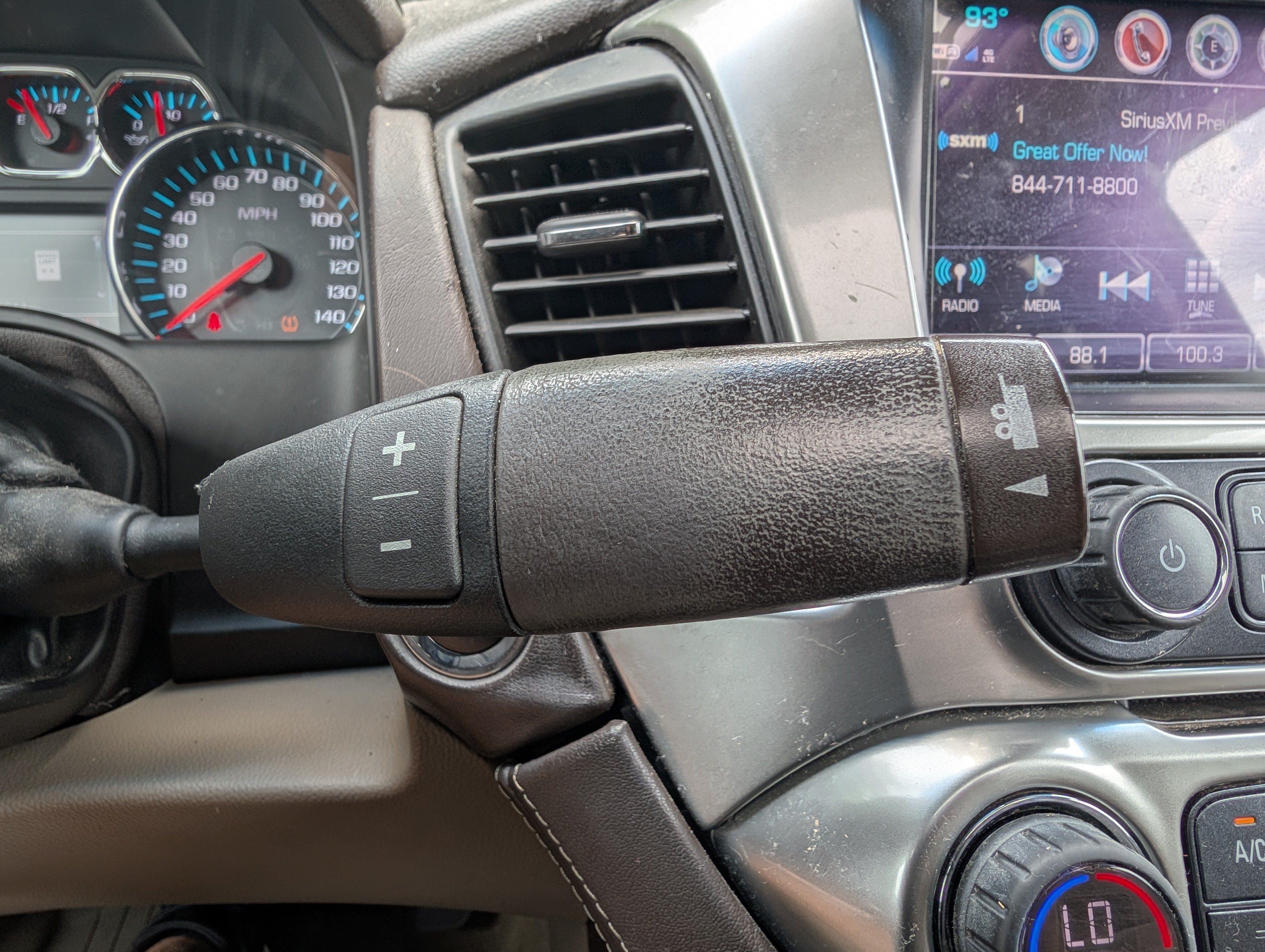 Used 2018 Chevrolet Suburban LT w/ LT Signature Package RWD image 33