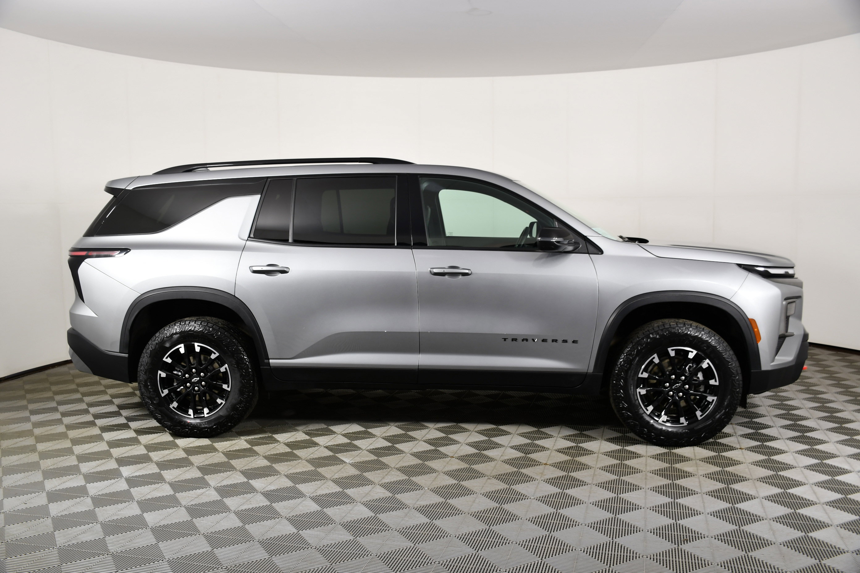 Used 2025 Chevrolet Traverse Z71 image 5