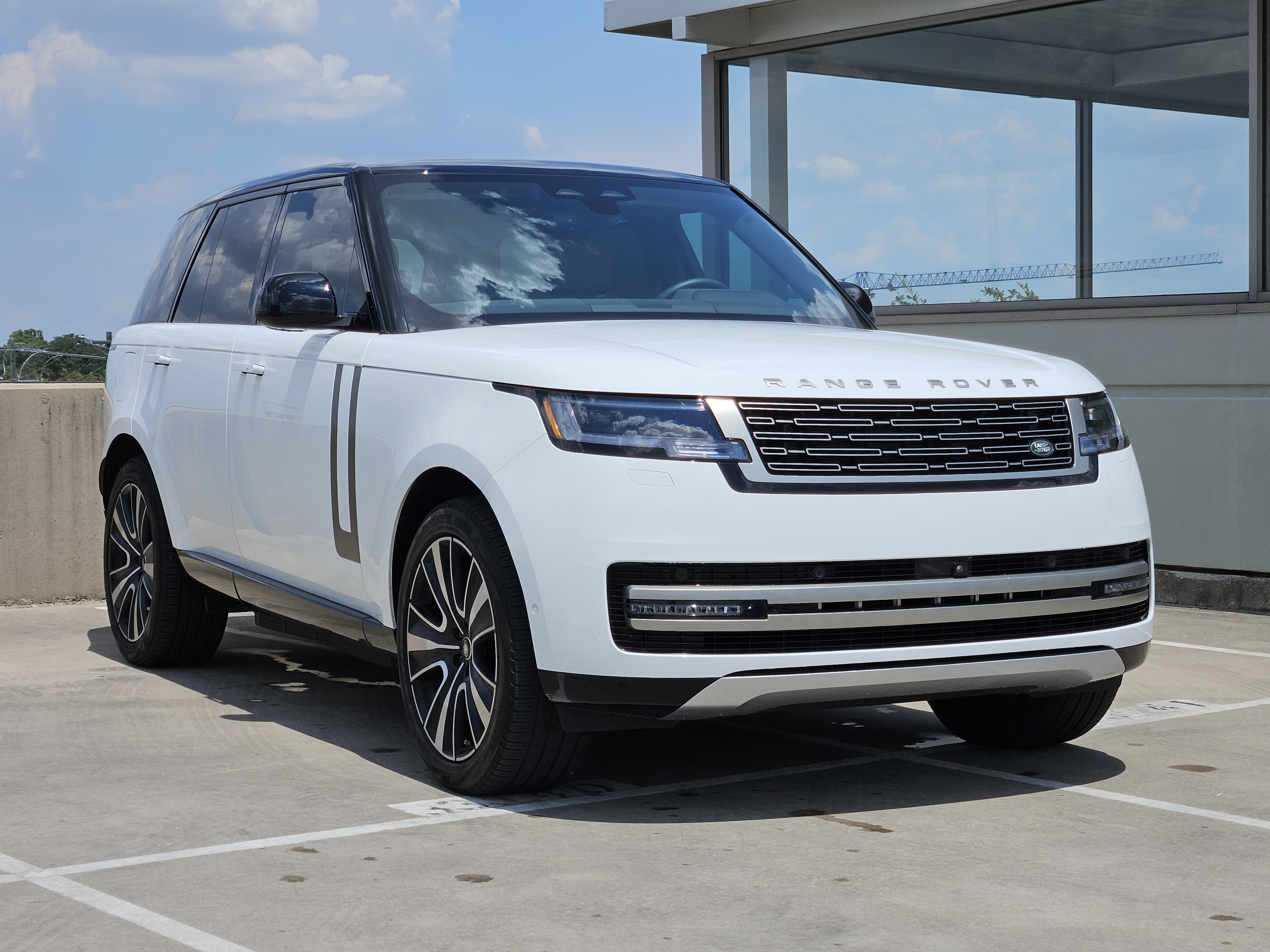 Used 2025 Land Rover Range Rover SE AWD/4WD image 10