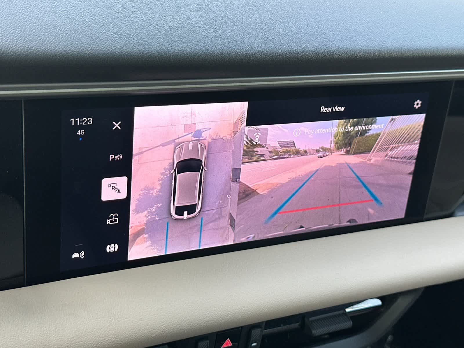 Certified 2025 Porsche Macan 4S Electric AWD/4WD image 23
