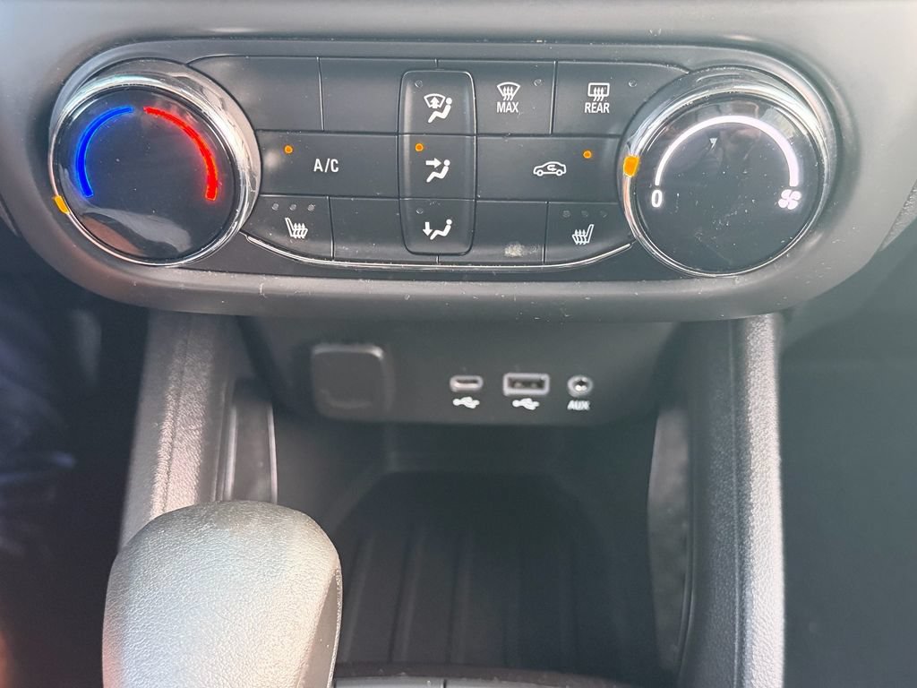 Used 2023 Chevrolet TrailBlazer LT FWD image 24
