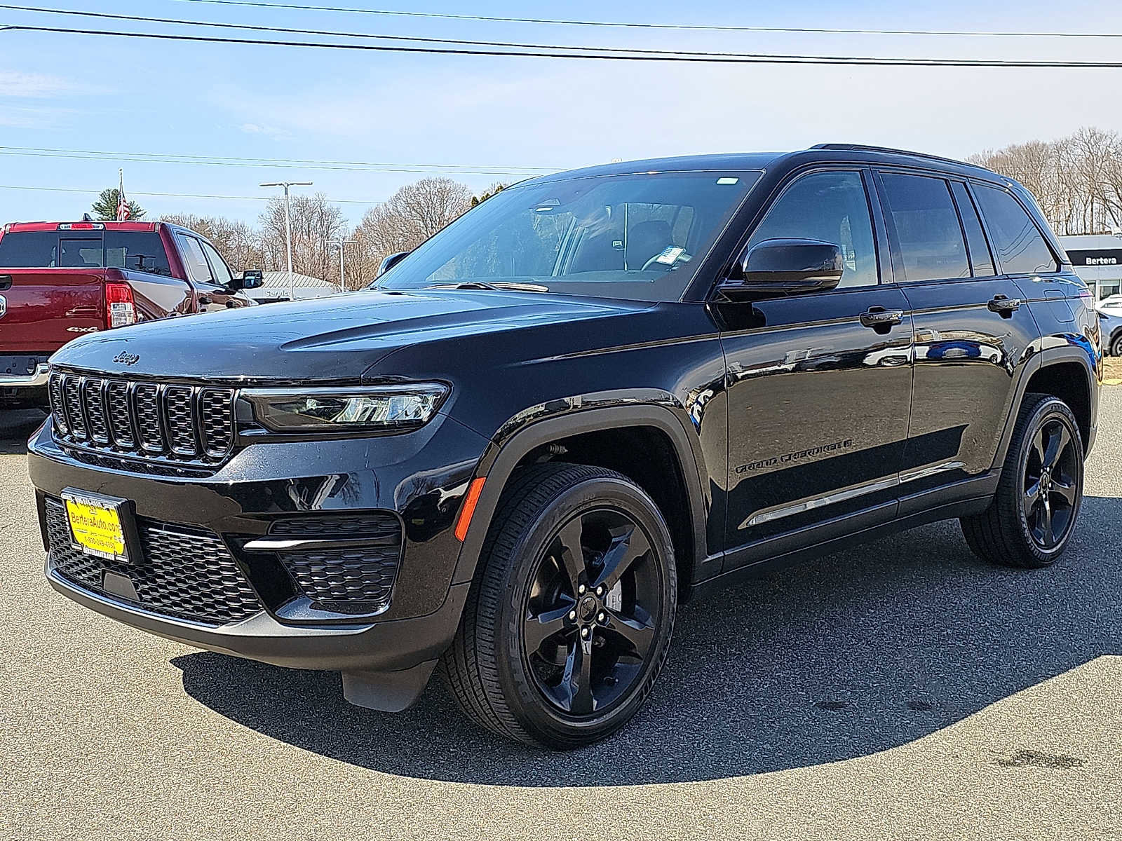 Used 2023 Jeep Grand Cherokee Altitude image 3