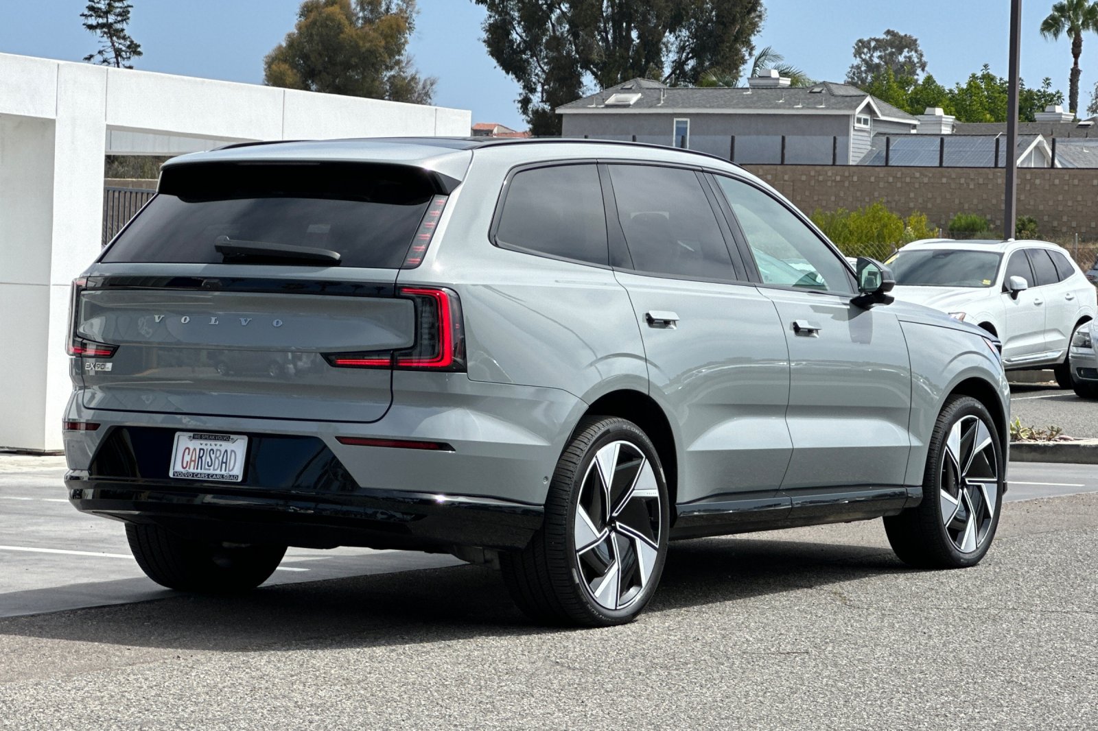 Certified 2025 Volvo EX90 Ultra AWD/4WD image 4
