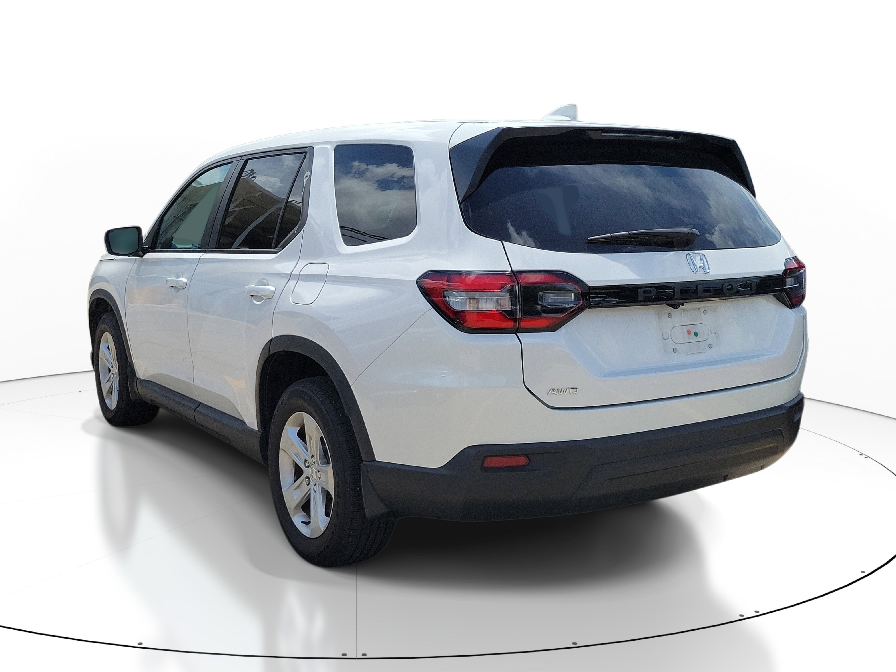 Used 2023 Honda Pilot LX image 4