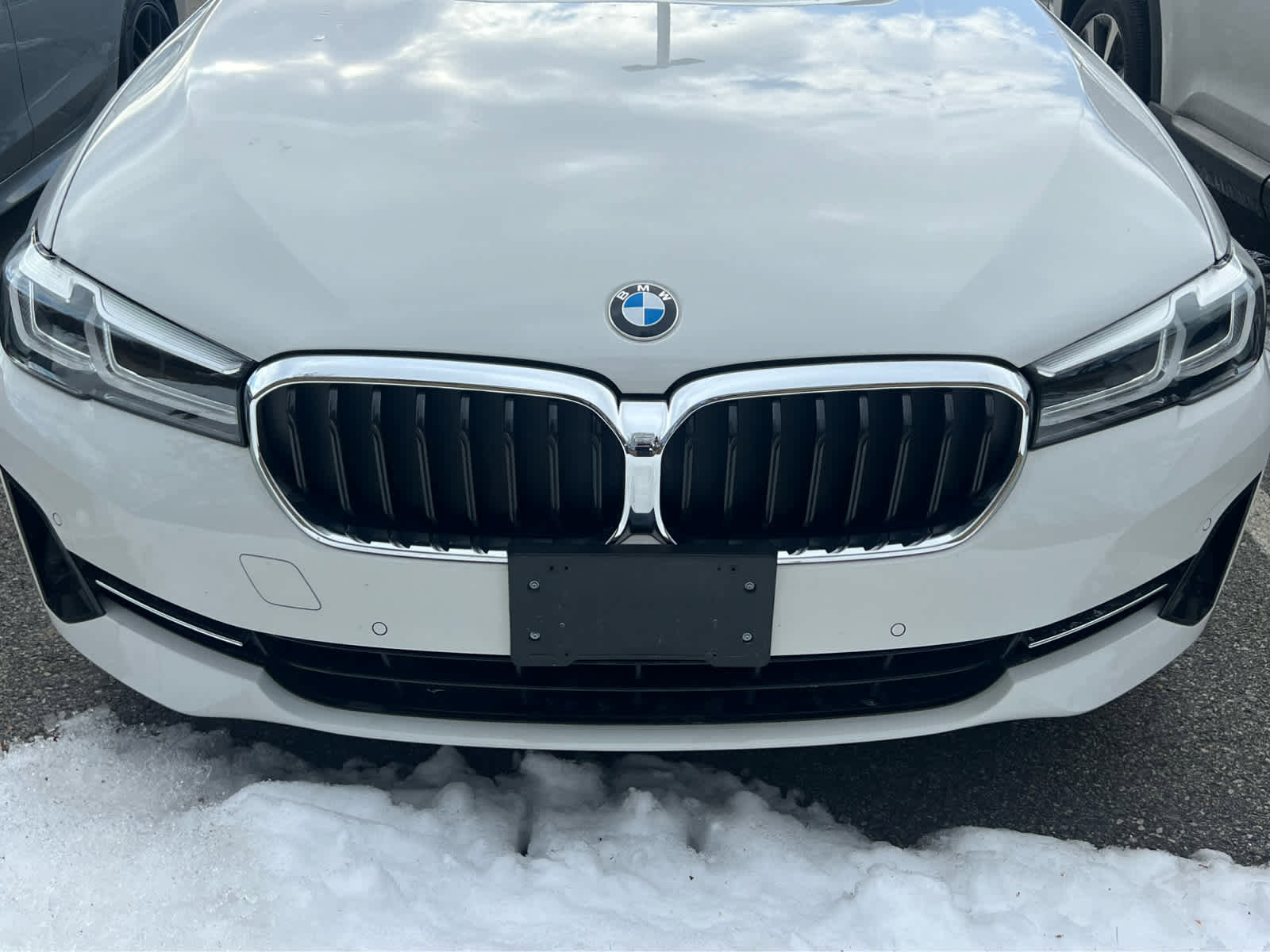 Used 2023 BMW 530i xDrive w/ Premium Package image 4