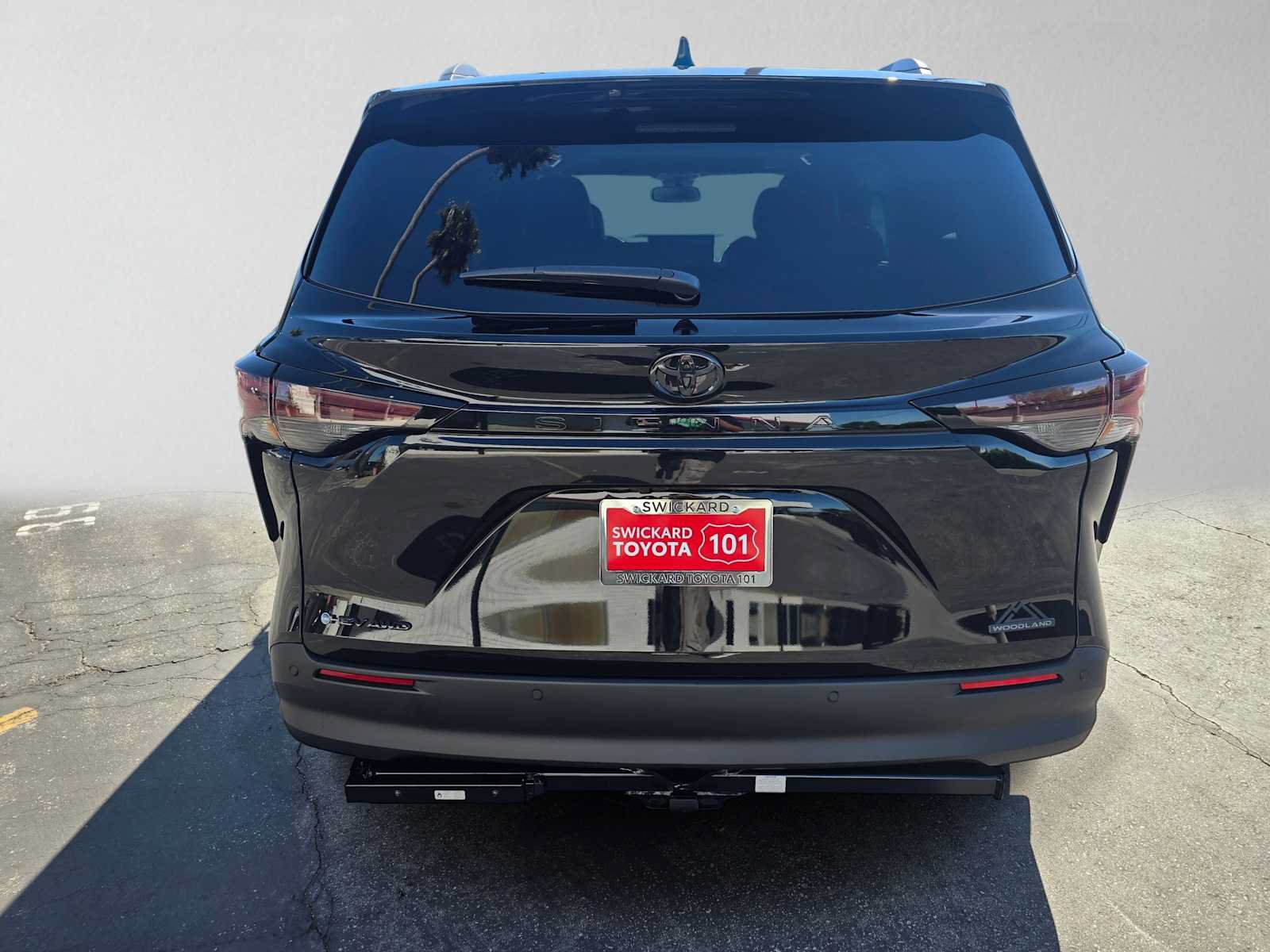 New 2026 Toyota Sienna XLE Woodland Edition AWD/4WD image 4