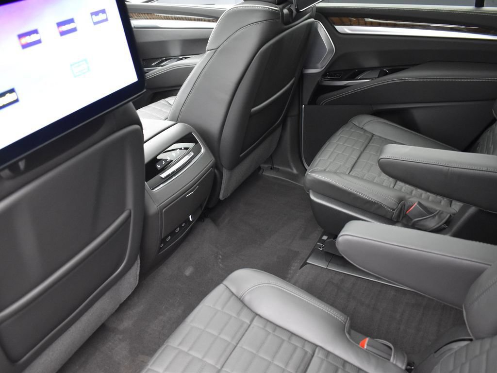 Certified 2026 Cadillac Escalade Platinum Sport w/ LPO, ONYX Package AWD/4WD image 28