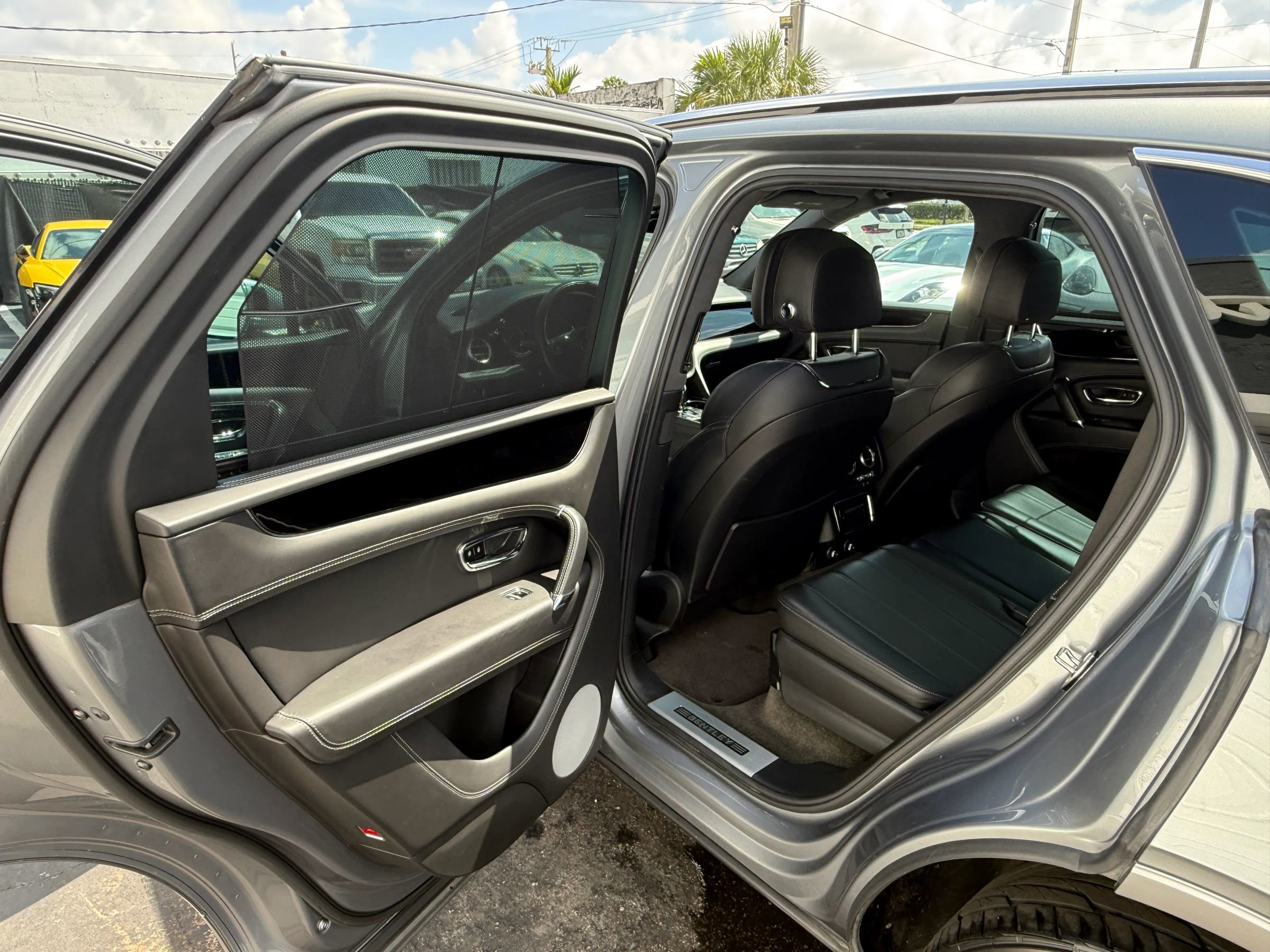 Used 2018 Bentley Bentayga Onyx Edition AWD/4WD image 14