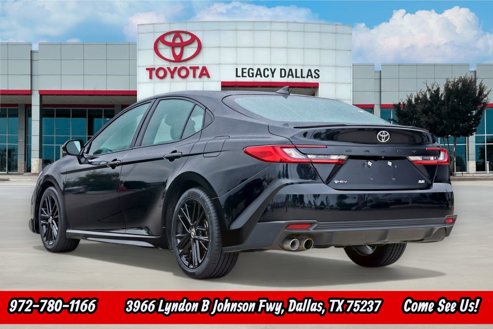 Used 2025 Toyota Camry SE FWD image 7