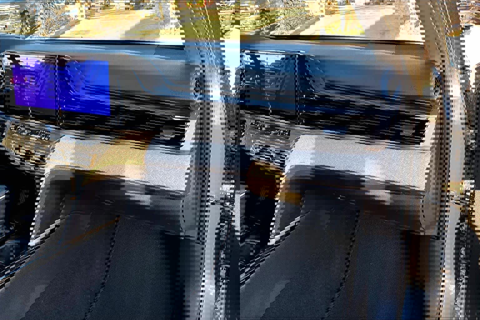 Used 2025 Toyota Camry XLE image 19