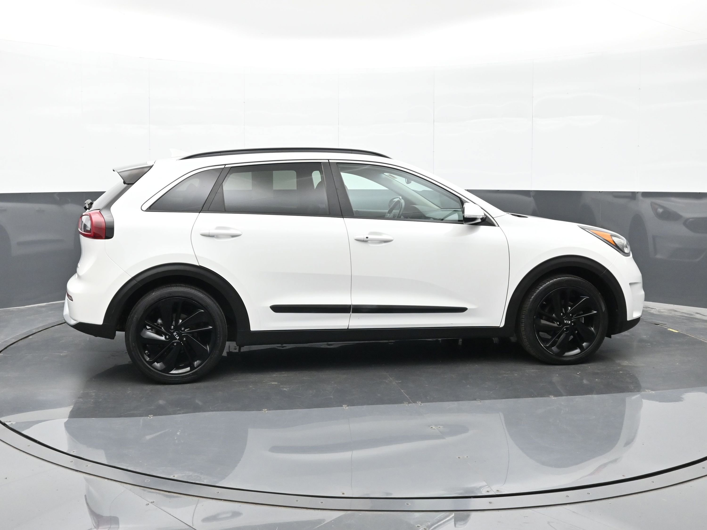 Used 2019 Kia Niro S Touring image 9