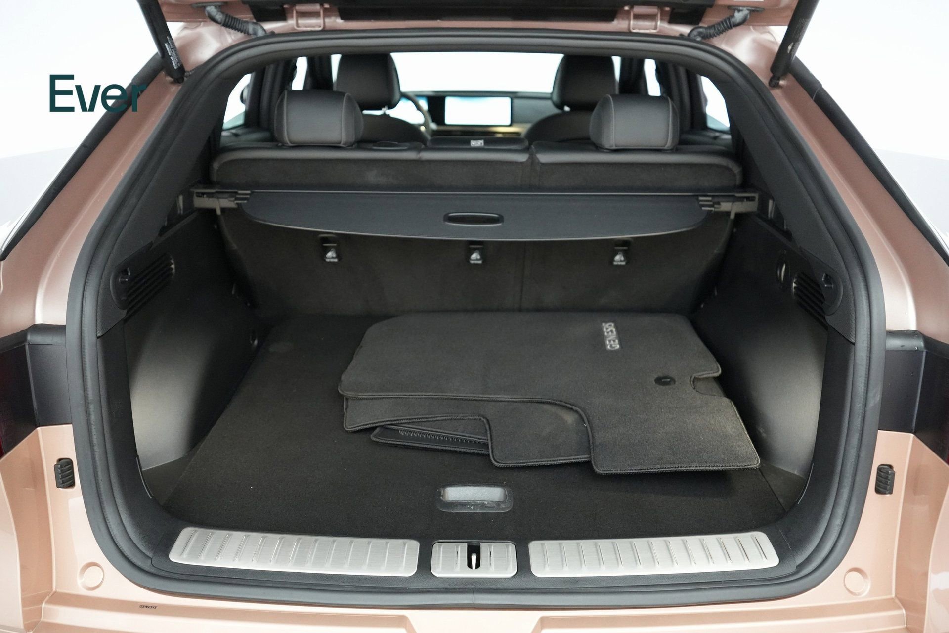 Used 2023 Genesis GV60 Advanced w/ Cargo Package image 22