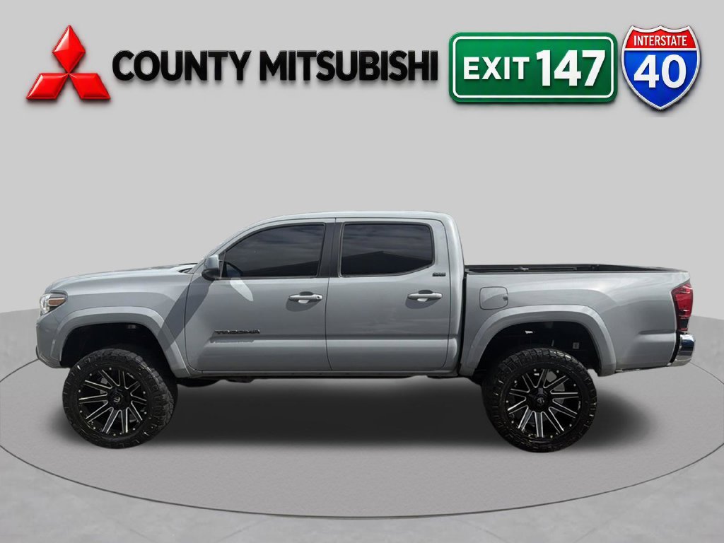 Used 2019 Toyota Tacoma SR5 AWD/4WD image 8