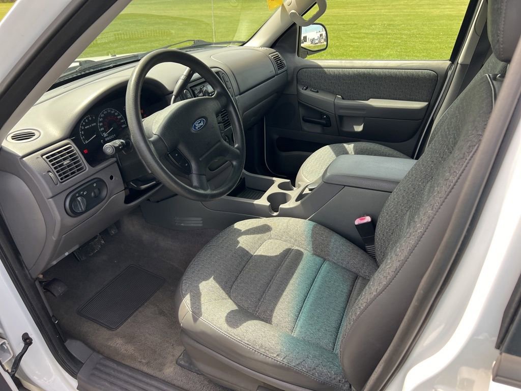 Used 2002 Ford Explorer XLS AWD/4WD image 17