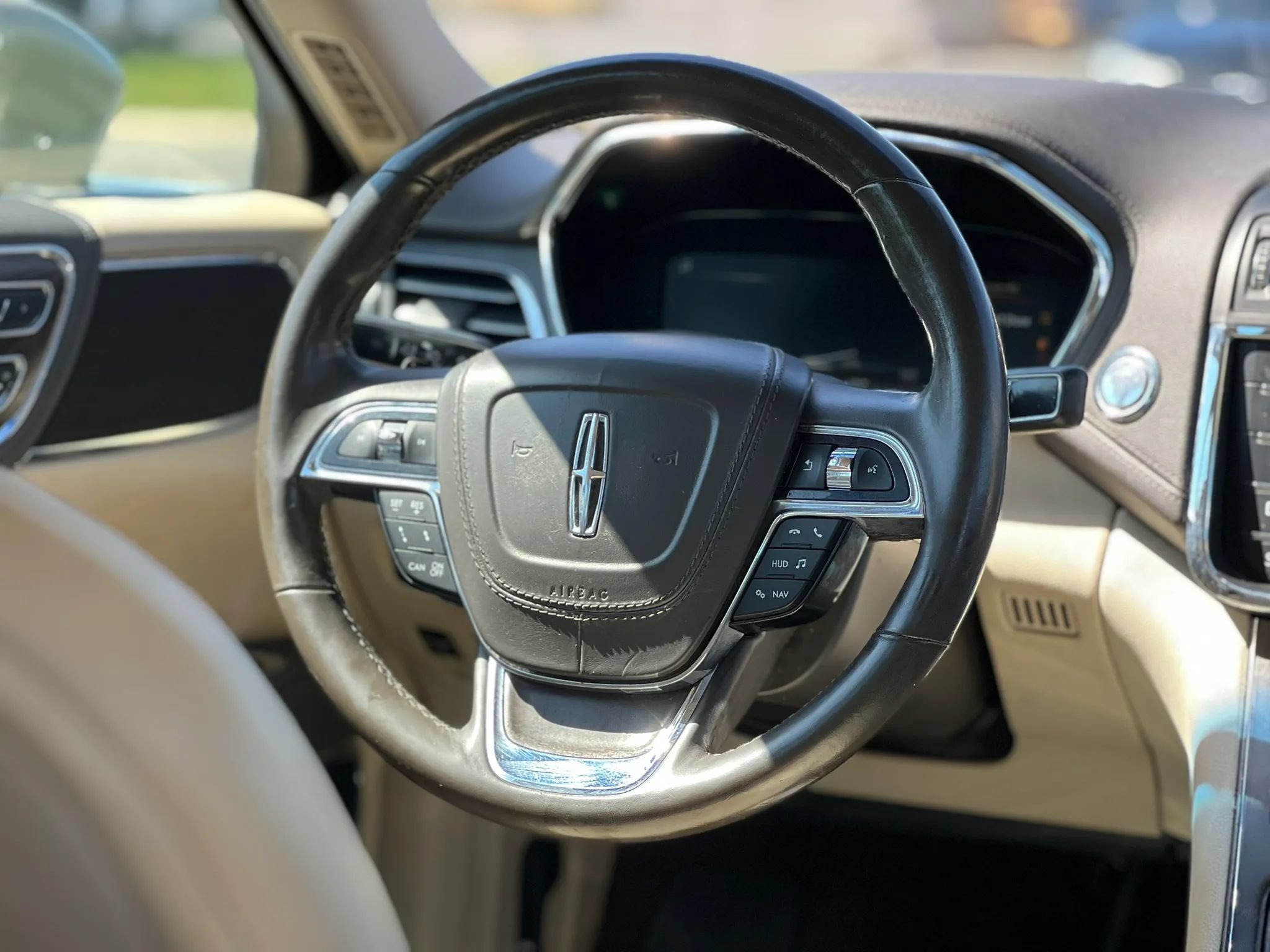 Used 2017 Lincoln Continental Reserve w/ Technology Package FWD image 11