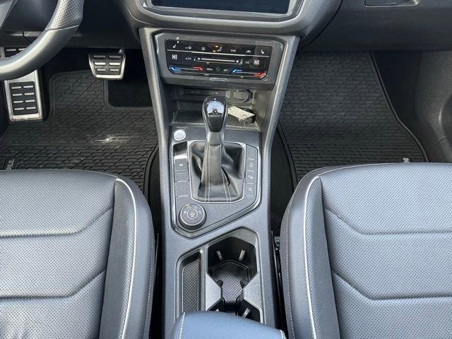 Certified 2022 Volkswagen Tiguan SEL R-Line image 16