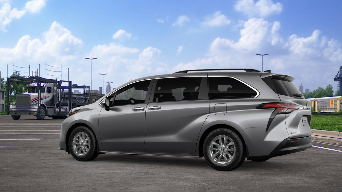 New 2026 Toyota Sienna XLE image 5