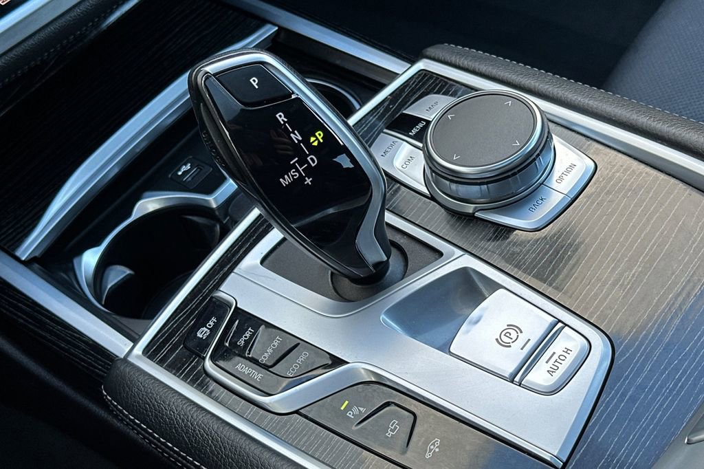 Used 2022 BMW 740i w/ M Sport Package image 24