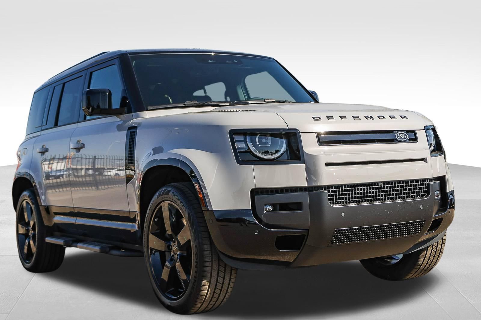 New 2026 Land Rover Defender 110 X-Dynamic SE AWD/4WD image 3