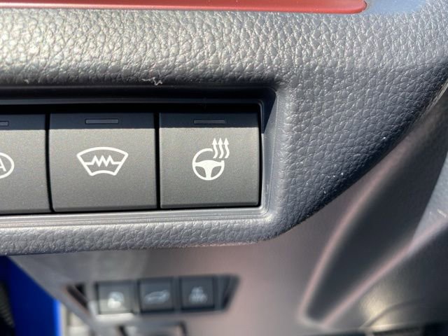 New 2025 Toyota Prius Plug-In Hybrid FWD image 4