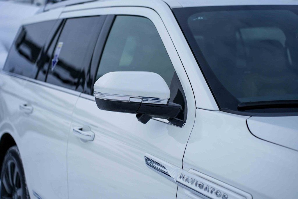 Used 2024 Lincoln Navigator Reserve image 9