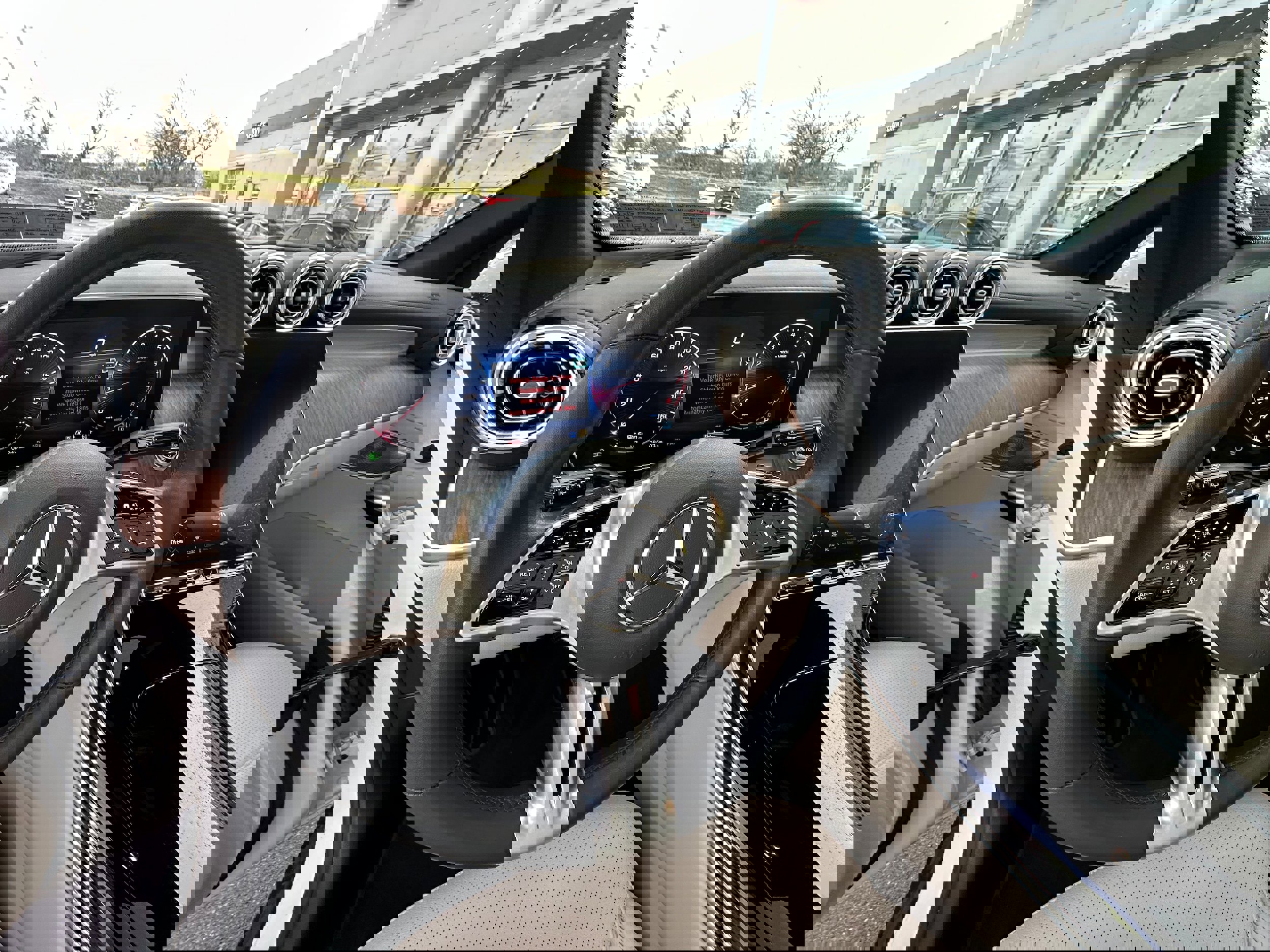 Used 2023 Mercedes-Benz GLC 300 4MATIC image 34