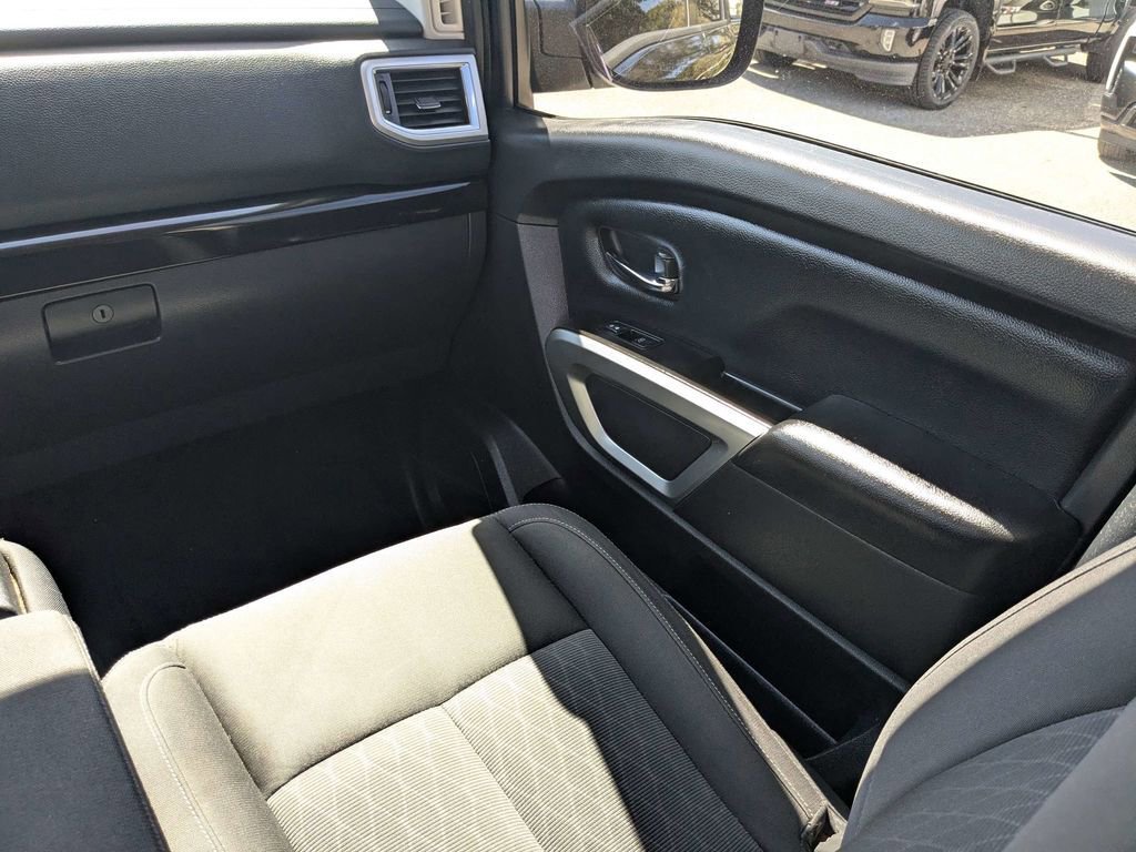Used 2017 Nissan Titan SV image 16