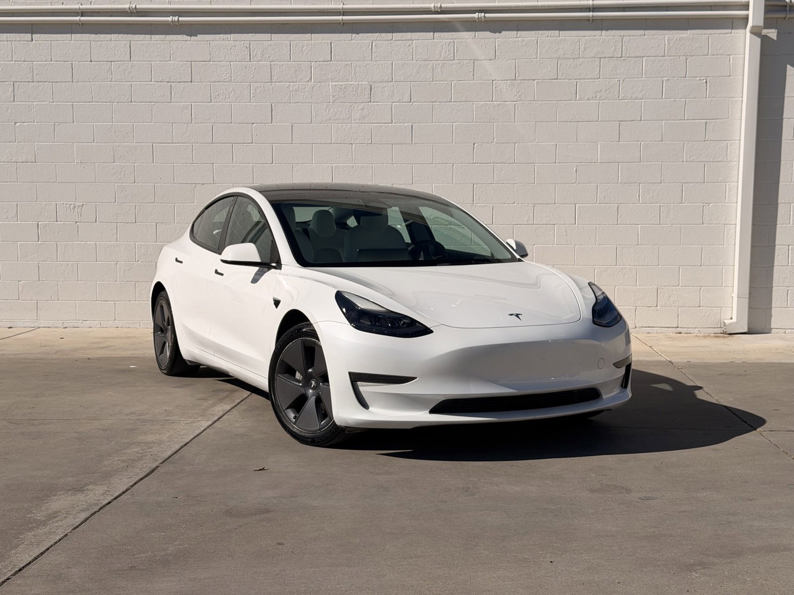 Used 2023 Tesla Model 3 Standard Range image 2